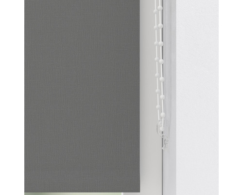 Store enrouleur gris avec chaînette pour la décoration de fenêtre