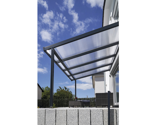 Toiture de terrasse avec plaques en polycarbonate et cadre en aluminium