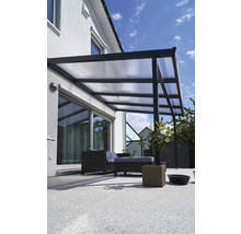 Terrassenüberdachung mit Sitzgruppe auf einer Terrasse