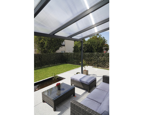 Toiture pour terrasse gutta Premium acrylique transparent 510 x 406 cm anthracite Terrasse couverte avec mobilier de jardin et bassin