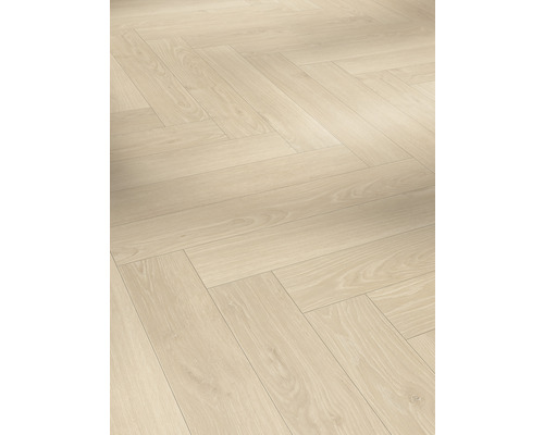 Verlegung von Laminatboden im Fischgrätmuster