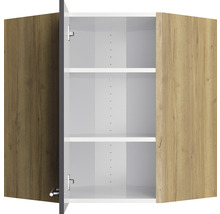 Offener Wandschrank mit Holztüren und zwei weißen Einlegeböden