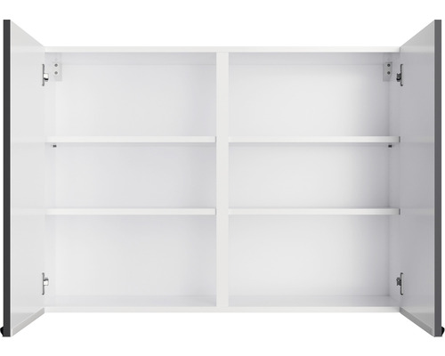 Offener Badezimmerschrank mit mehreren Regalböden