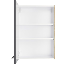 Offener weißer Hängeschrank mit drei Regalböden