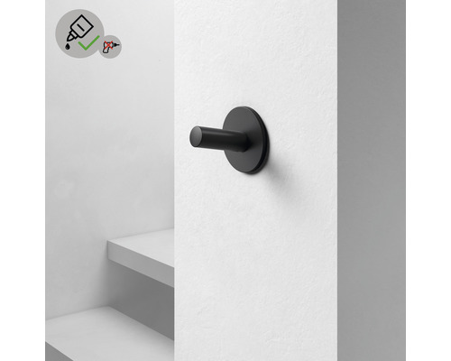 Schwarzer Wandhaken zur Klebemontage an einer Wand