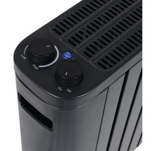 Detailansicht eines schwarzen Heizkörpers mit Temperaturregler