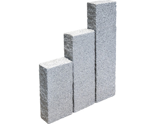 Trois blocs de béton gris de hauteurs différentes