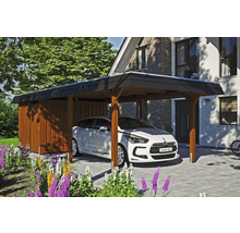 Carport aus Holz mit Geräteschuppen und geparktem Auto