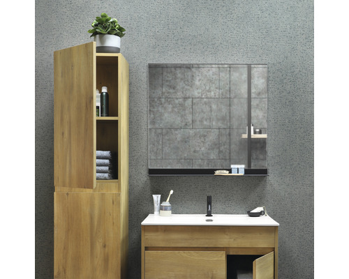 Salle de bains moderne avec meuble-lavabo, armoire de toilette et armoire haute