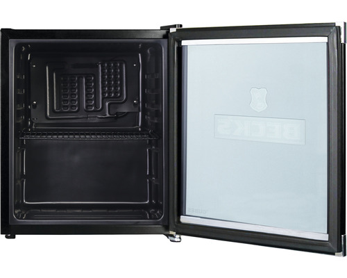 Geöffneter Getränkekühlschrank mit Beck''s Logo auf der Glastür