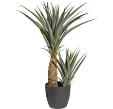 Künstliche Yucca-Palme im Topf als Dekoration für Innenräume