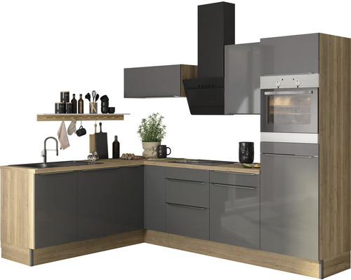 Moderne Küche mit Spüle, Kochfeld, Backofen und Dunstabzugshaube