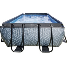 Piscine rectangulaire avec cadre en métal et eau