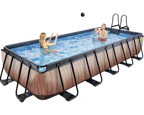 Piscine à cadre rectangulaire avec échelle et deux personnes dans l''eau