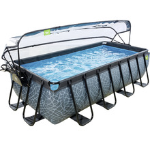 Piscine hors sol rectangulaire avec couverture et eau