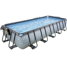 Piscine rectangulaire avec cadre en acier et surface d''eau