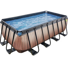 Rechteckiger Frame Pool mit Holzoptik und Wasserfüllung