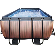 Rechteckiger Stahlrahmenpool mit Holzverkleidung und Wasser