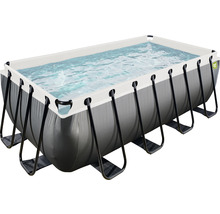 Piscine hors sol rectangulaire remplie d''eau