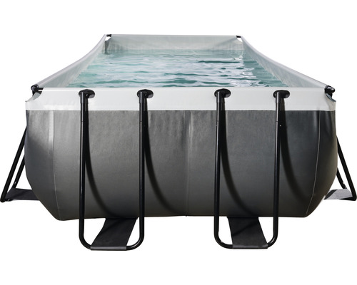 Piscine hors-sol avec structure en acier et remplie d''eau