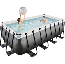 Piscine rectangulaire avec deux enfants, dont l''un tient un ballon