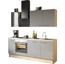 Cuisine moderne avec appareils électriques et évier