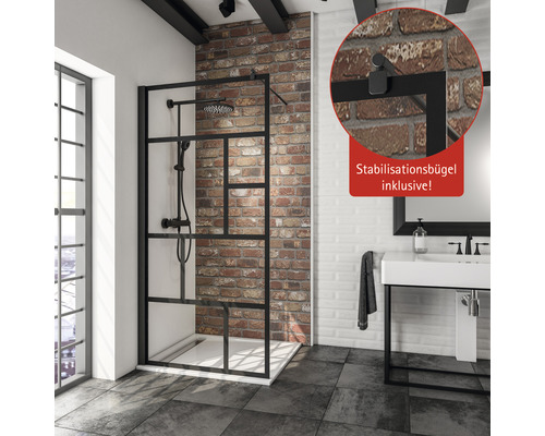 Begehbare Dusche mit Stabilisierungsbügel in einem Badezimmer