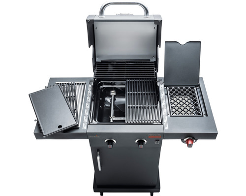 Gasgrill mit Grillrosten, Warmhalterost, Seitenkocher und Ablageflächen.