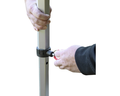 Montage d''un pavillon avec poteau en métal et mécanisme de verrouillage