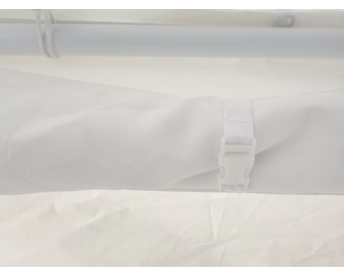 Detailansicht einer weißen Zeltplane mit Verschluss