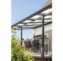 Terrassenüberdachung mit Grill auf einer Terrasse