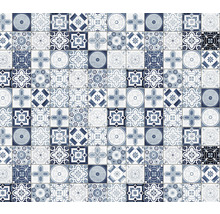 Fliesenmuster mit floralen und geometrischen Motiven