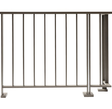 Garde-corps métallique avec barreaux verticaux