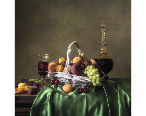 Nature morte avec panier de fruits, boisson et carafe