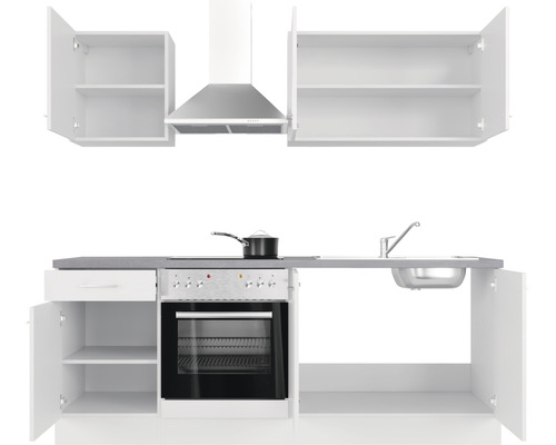 Küchenzeile mit Schränken, Spüle, Herd, Backofen und Dunstabzugshaube