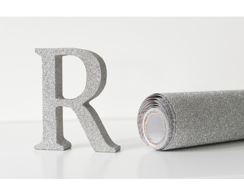 Lettre décorative R et rouleau de film pour meubles