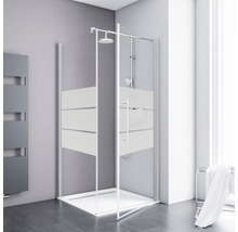 Douche d''angle avec pommeau de douche et verre partiellement satiné dans la salle de bains