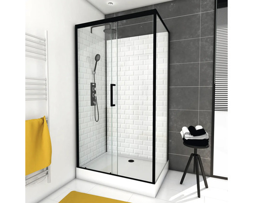 Duschkabine mit Glastüren und Duscharmatur im Badezimmer