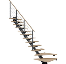 Treppe mit Holzstufen, Metallpfosten und Edelstahlseilen