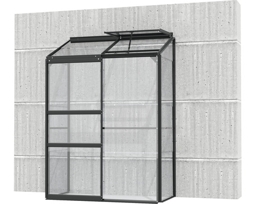 An der Wand montiertes Gewächshaus mit Regalen und Dachluke.