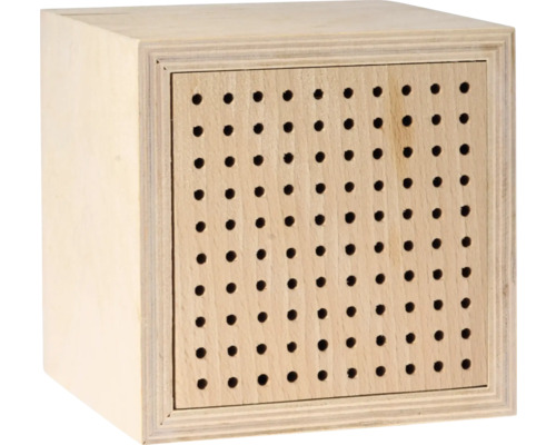 Holzwürfel mit Lochmuster