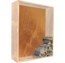 Dekoratives Element mit Holzstufen vor einer gemusterten Wand