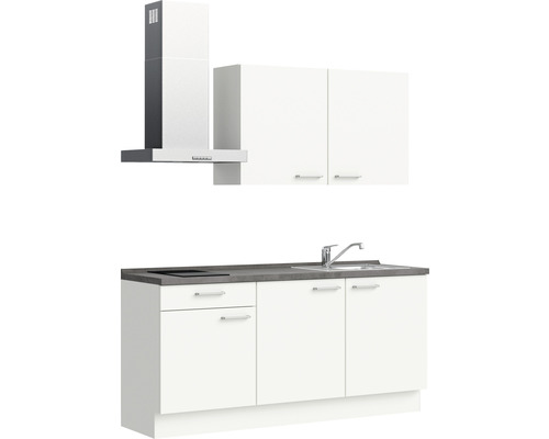 Küchenzeile mit Dunstabzugshaube, Spüle und Schränken