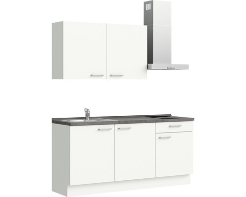 Cuisine équipée avec évier, plaque de cuisson, hotte aspirante et éléments hauts