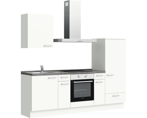 Weiße Küchenzeile mit Spüle, Herd, Backofen, Dunstabzugshaube und Schränken