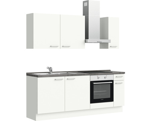 Cuisine équipée avec évier, cuisinière, four, hotte aspirante et armoires murales