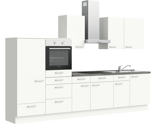 Einbauküche mit Schränken, Spüle und Dunstabzugshaube