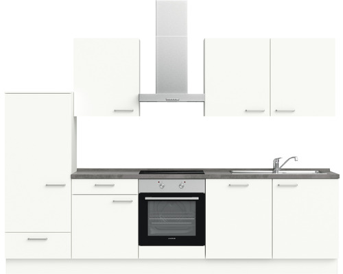 Küchenzeile mit Hängeschränken, Dunstabzugshaube, Spüle und Einbaubackofen