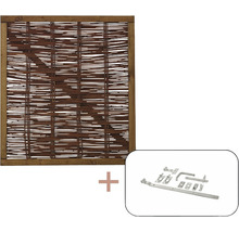 Sichtschutzzaun aus Weide mit Holzeinfassung und Torbeschlag