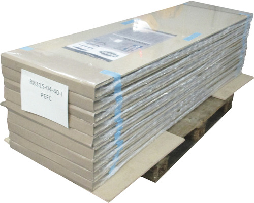 Pile de panneaux de bois sur une palette, label PEFC